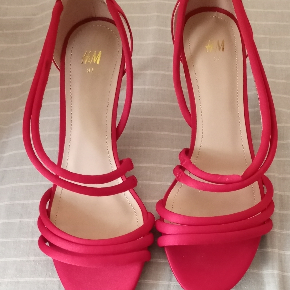 Red heels 👠